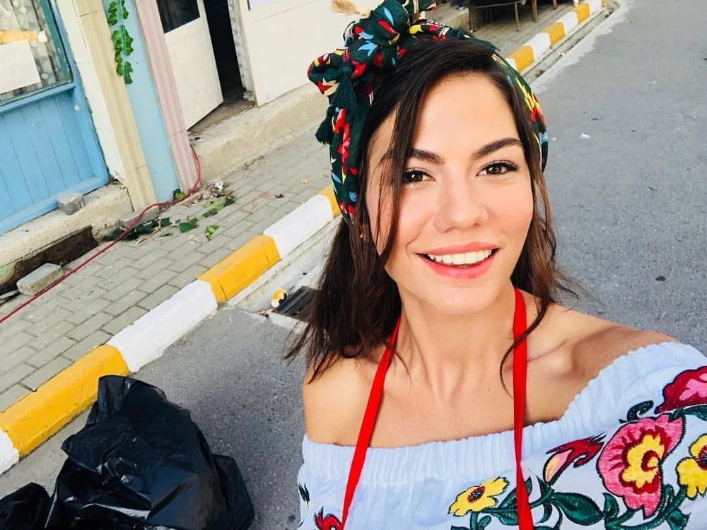 25P Turkish Celebrity Demet Ozdemir