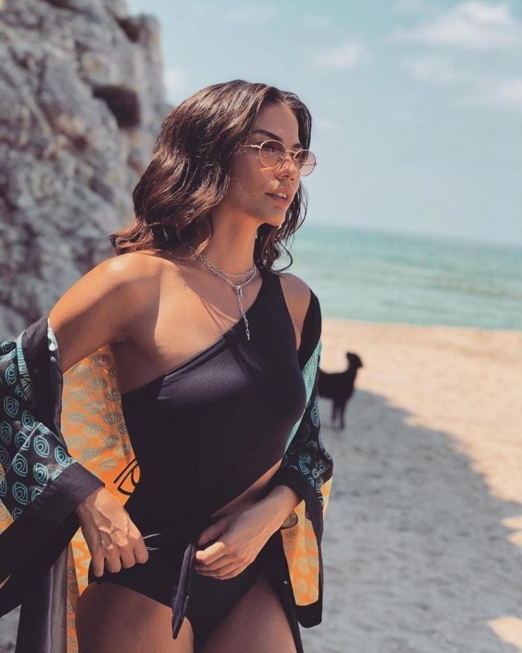 25P Turkish Celebrity Demet Ozdemir