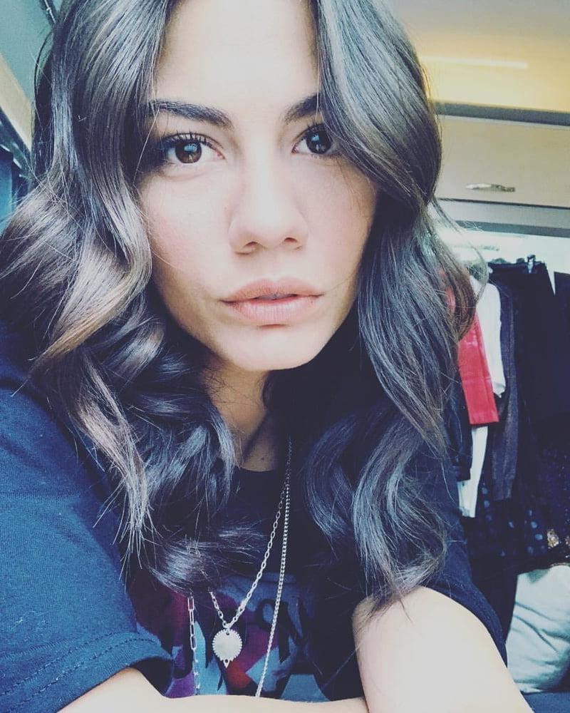 25P Turkish Celebrity Demet Ozdemir