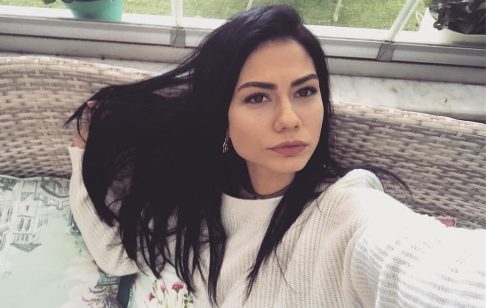 25P Turkish Celebrity Demet Ozdemir