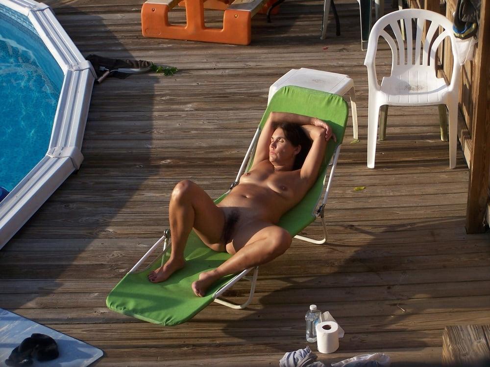 6P Mature wife by the pool