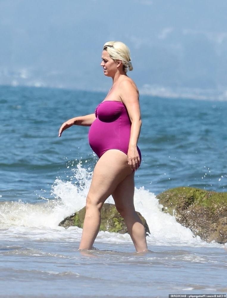 18P Pregnant Katy Perry
