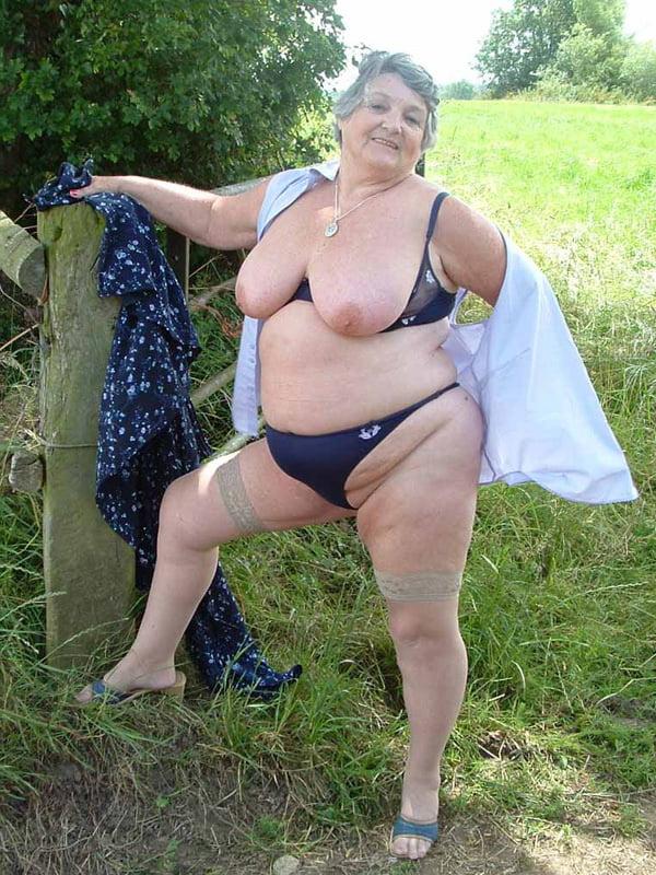 25P Mature meaty moms dinner is served