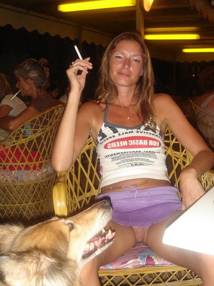 25P Exhibitionist show pantie less up skirts
