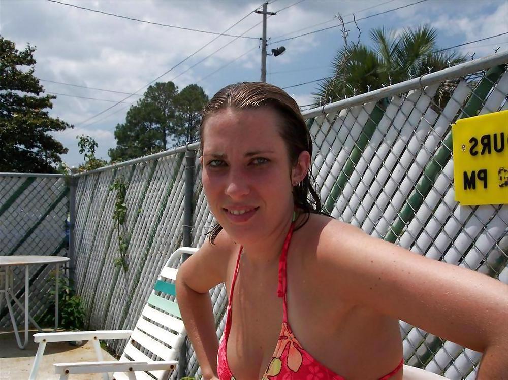 9P HORNY BUSTY GIRL ON POOL