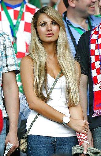 13P Sexy Football Girls