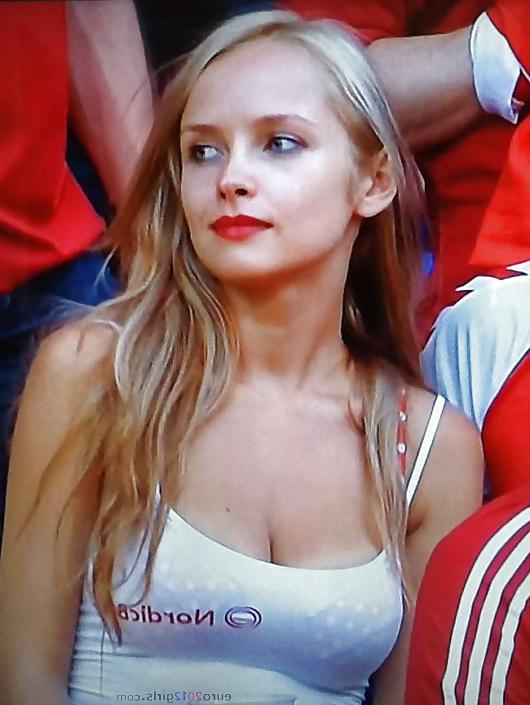 13P Sexy Football Girls