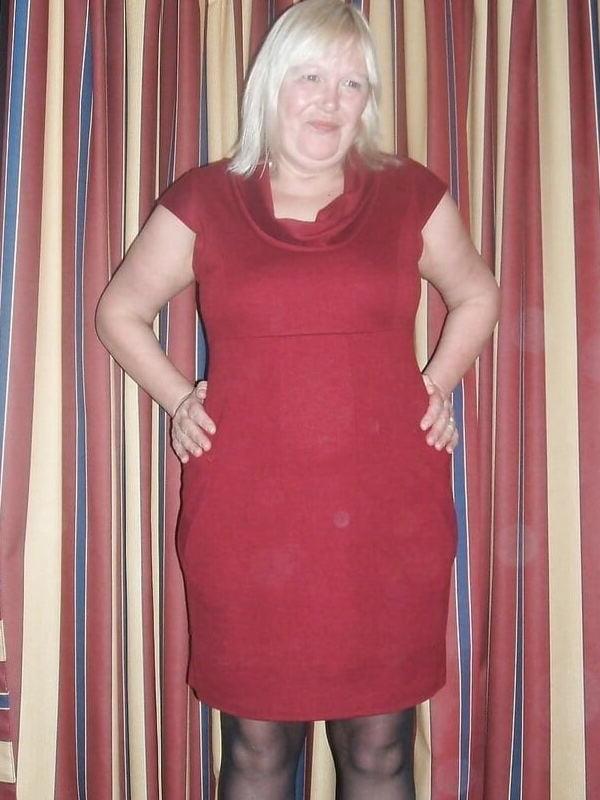 11P Mature Susan displays herself for you.