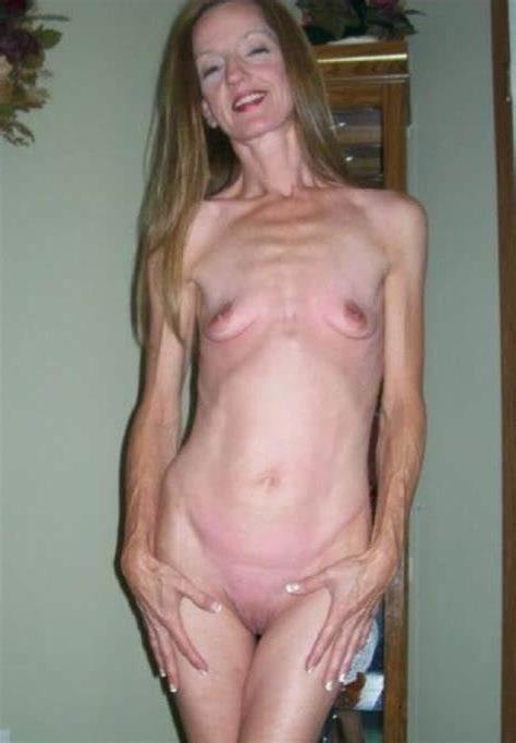 25P HOMELY NAKED MOMS