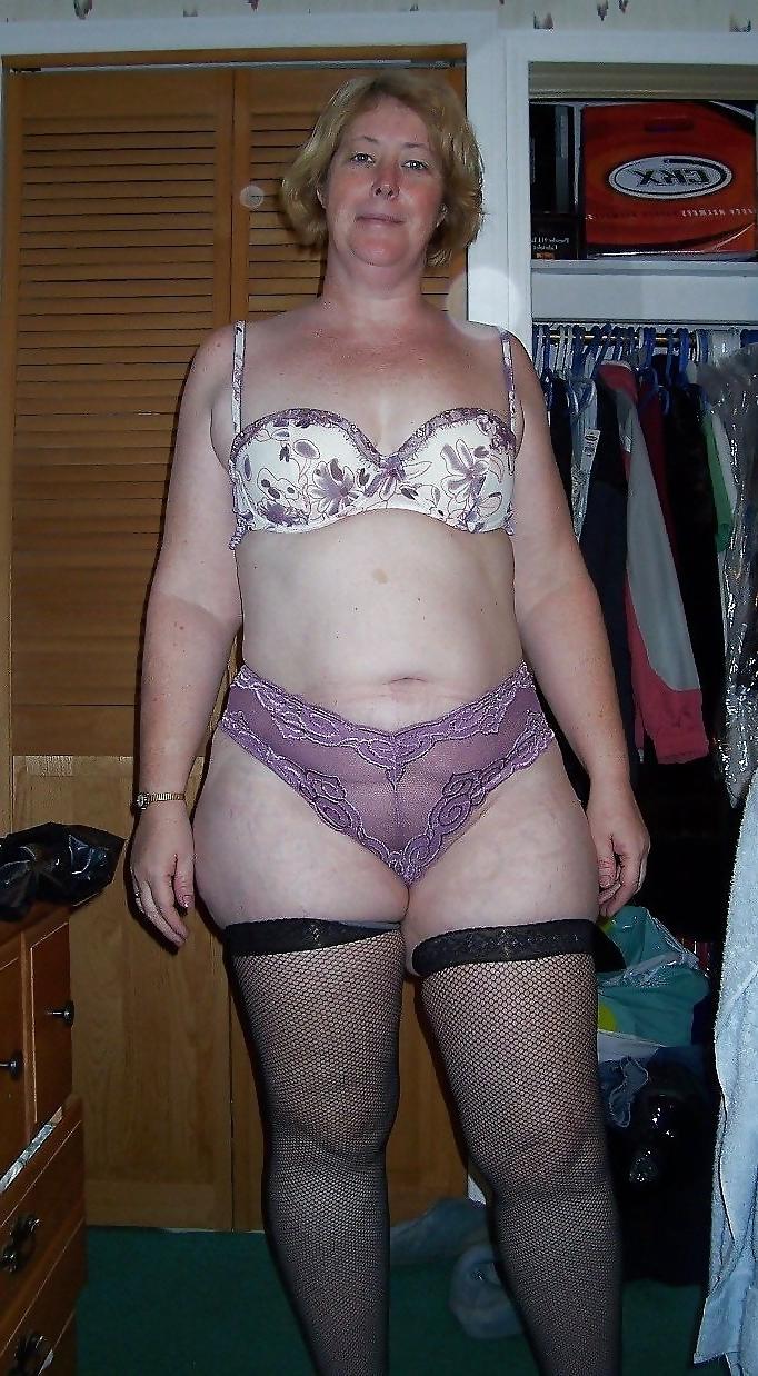 25P Les matures en lingerie