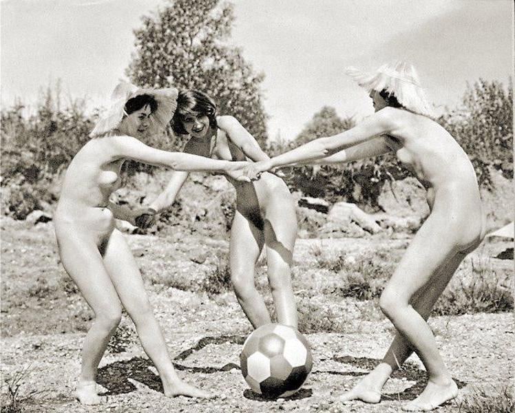 25P Vintage Nudists 30