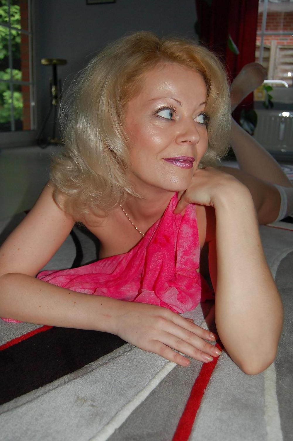 24P HOT AND SEXY MILF