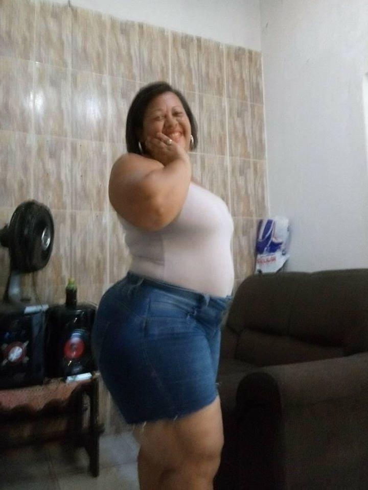 25P Gordas culonas pidiendo leche