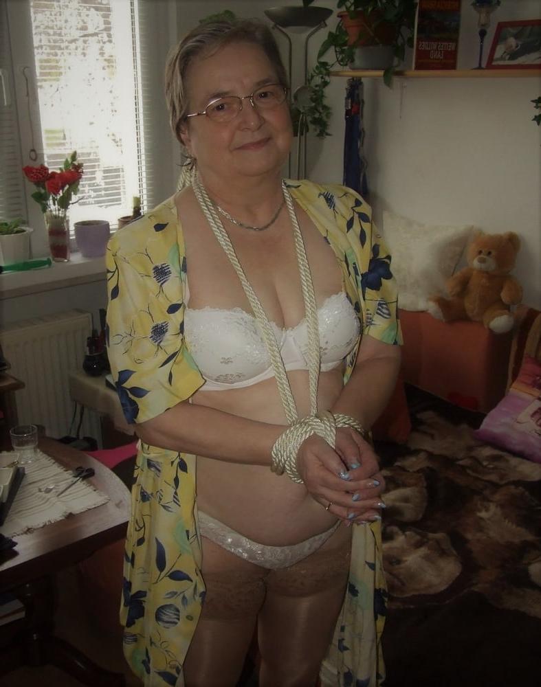 12P GILF FB