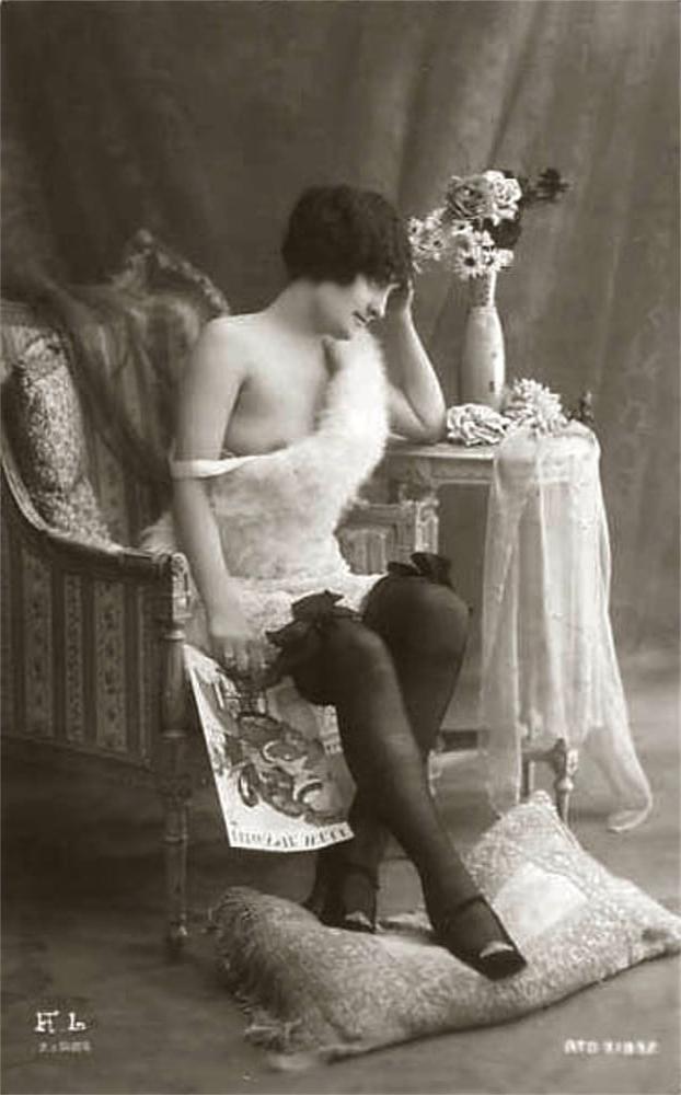 14P Vintage nudes - one tit out 2