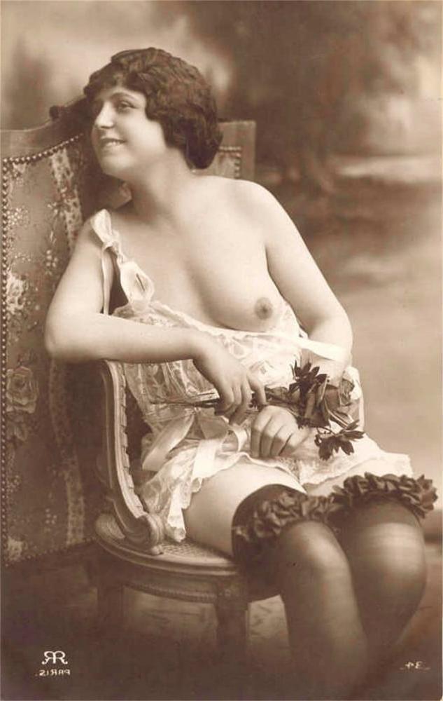 14P Vintage nudes - one tit out 2