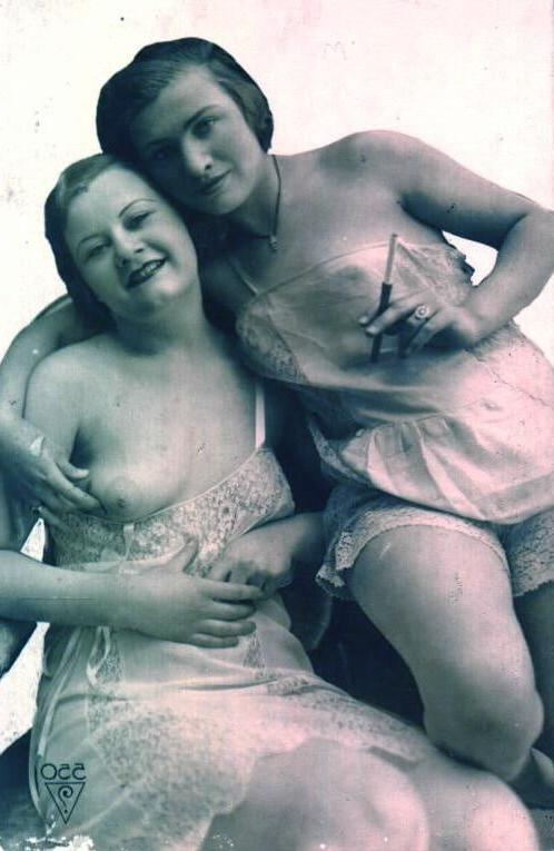 14P Vintage nudes - one tit out 2