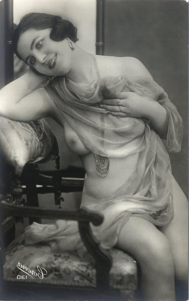 14P Vintage nudes - one tit out 2
