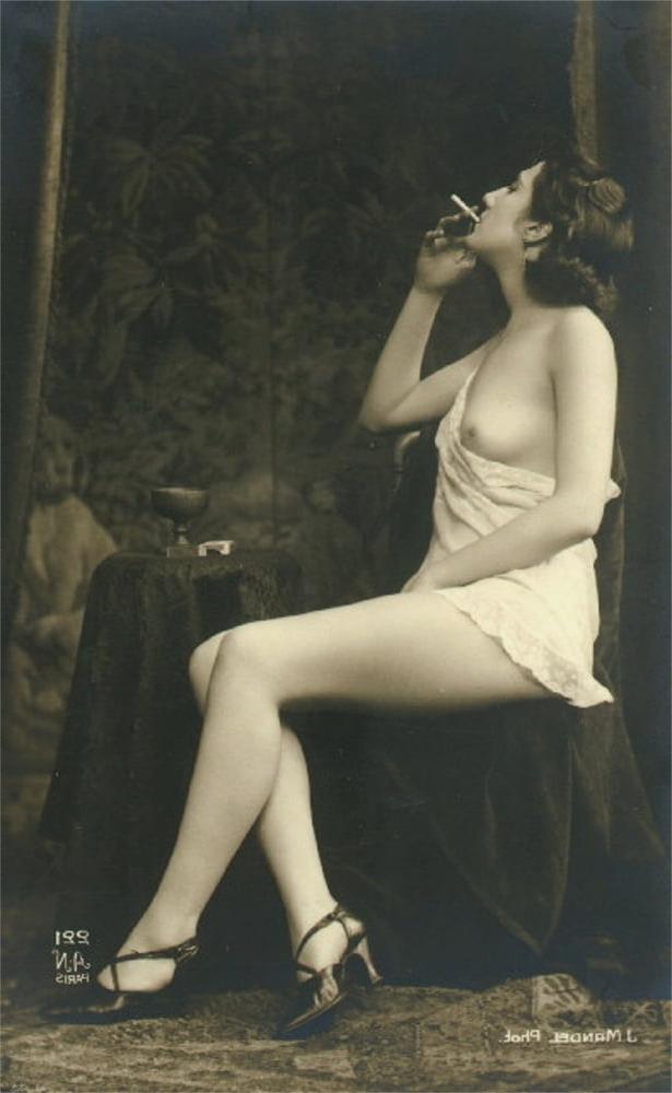 14P Vintage nudes - one tit out 2
