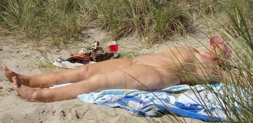 25P Swingers at the Beach #105