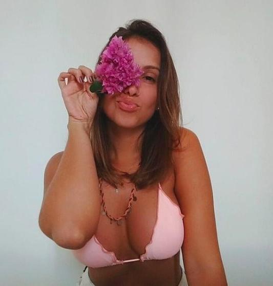 8P Big fake tits whore!