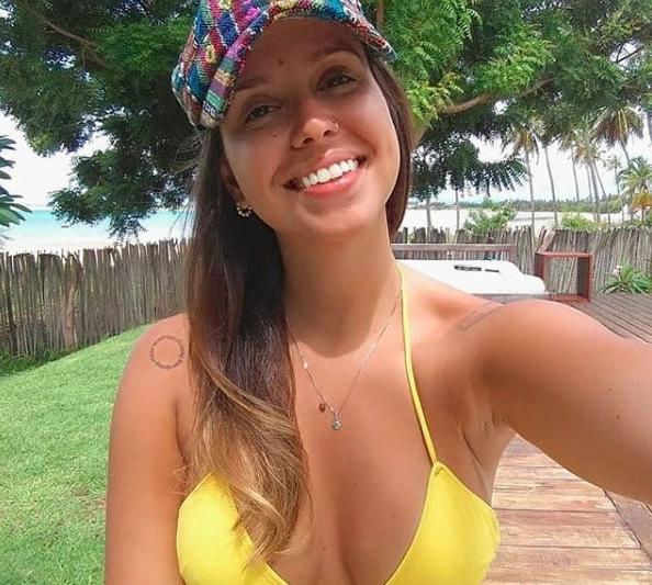 8P Big fake tits whore!