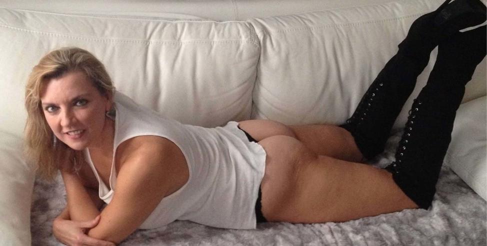 25P Milfs - Posing 71