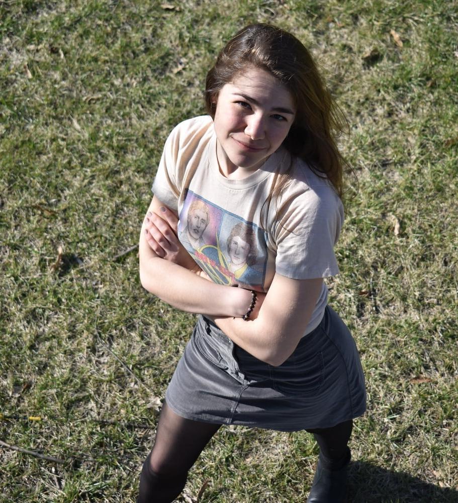 19P Pantyhosed GF Posing for BF