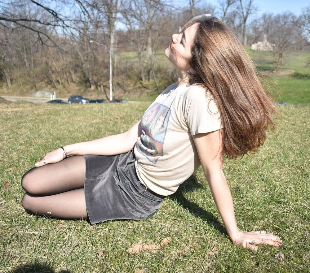 19P Pantyhosed GF Posing for BF