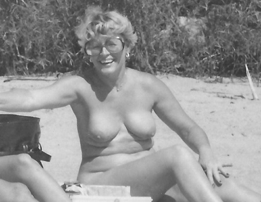 25P Vintage Nudists 32
