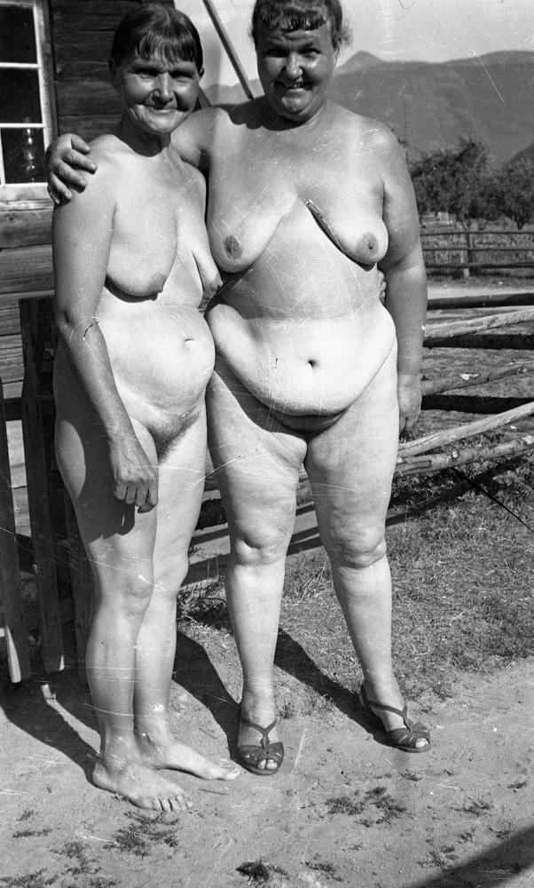 25P Vintage Nudists 32