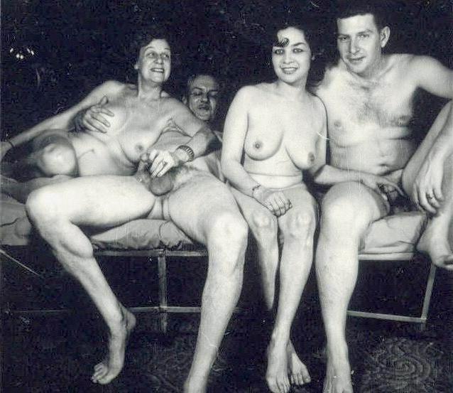 25P Vintage Nudists 32