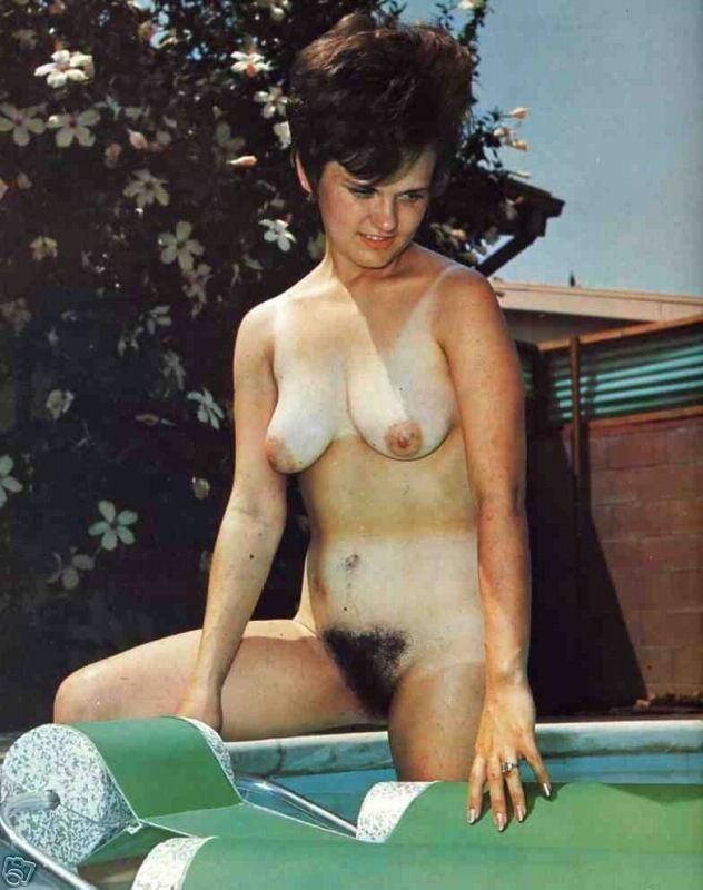 25P Vintage Nudists 32