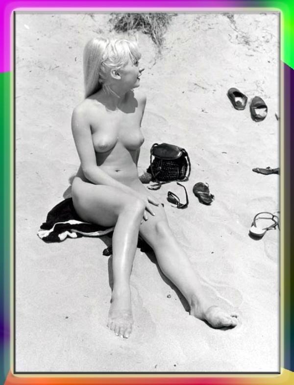25P Vintage Nudists 26