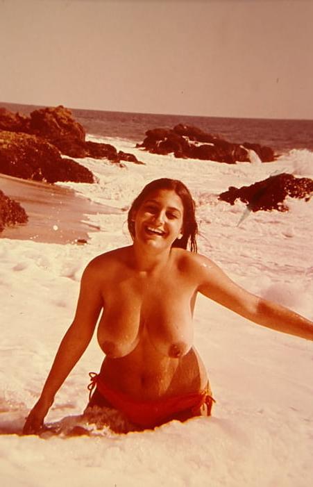 25P Swingers at the Beach #107