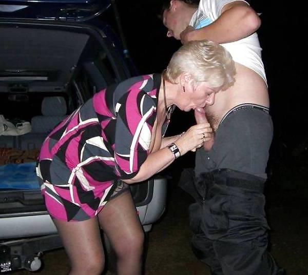 25P Sucking Milfs