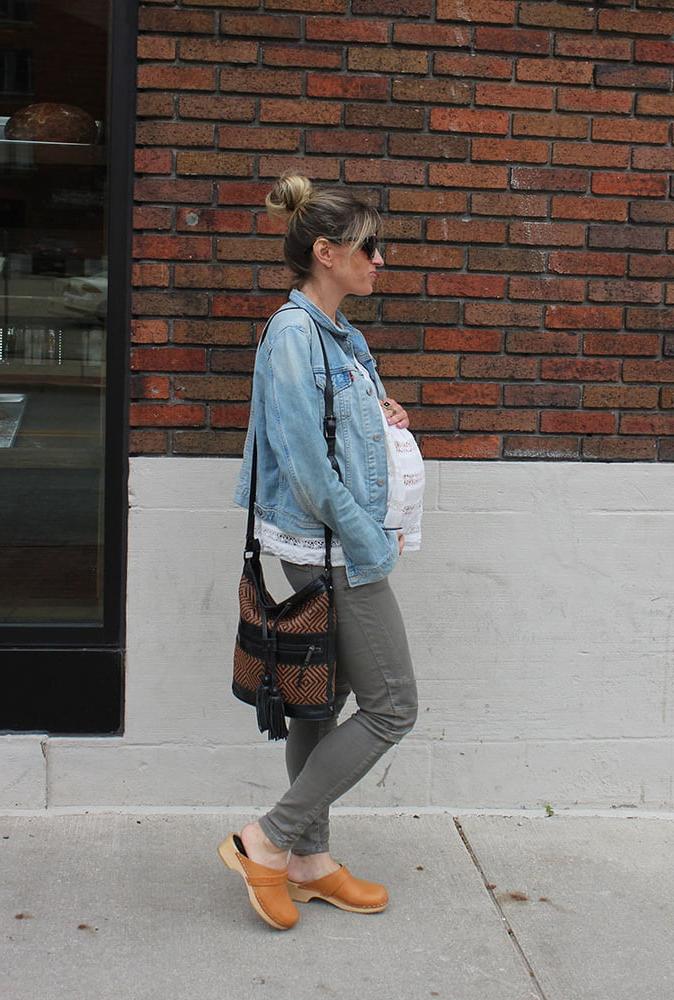 14P Pregnant clogs no porn