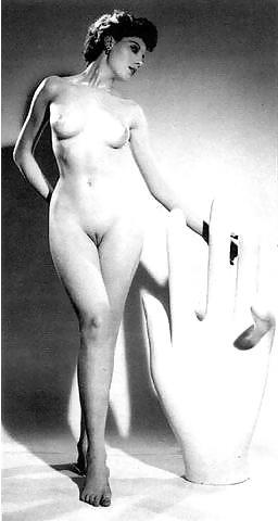 25P Vintage shaved pussy