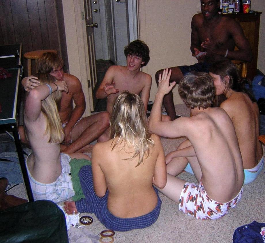 8P Strip Poker