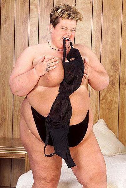 16P Mature BBW woman