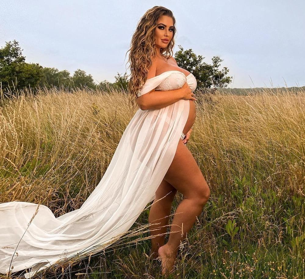 5P DJ Hannah B Pregnant