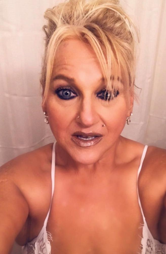 25P Fun blonde
