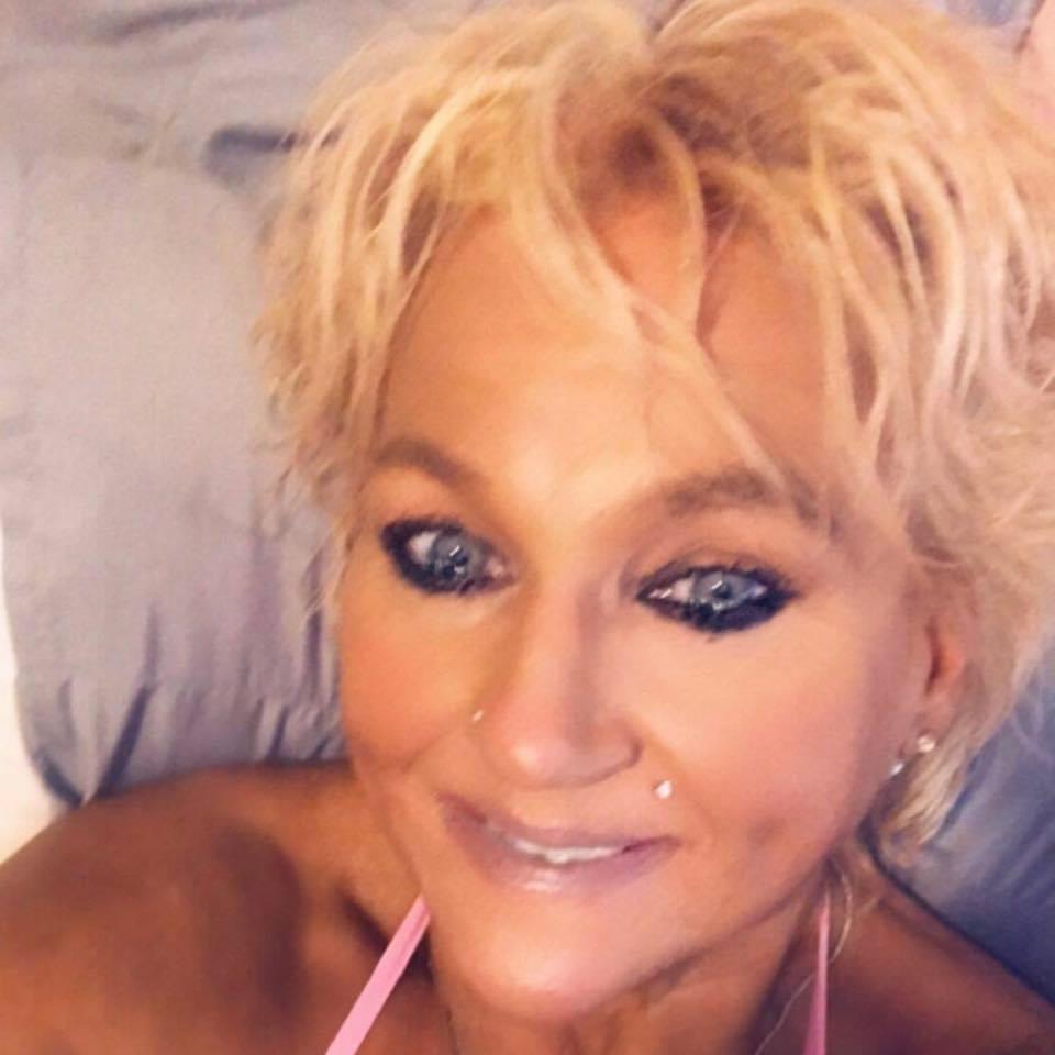 25P Fun blonde