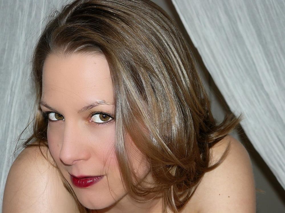 25P Doreen Conway Berlin 3 hole Escort for all dicks