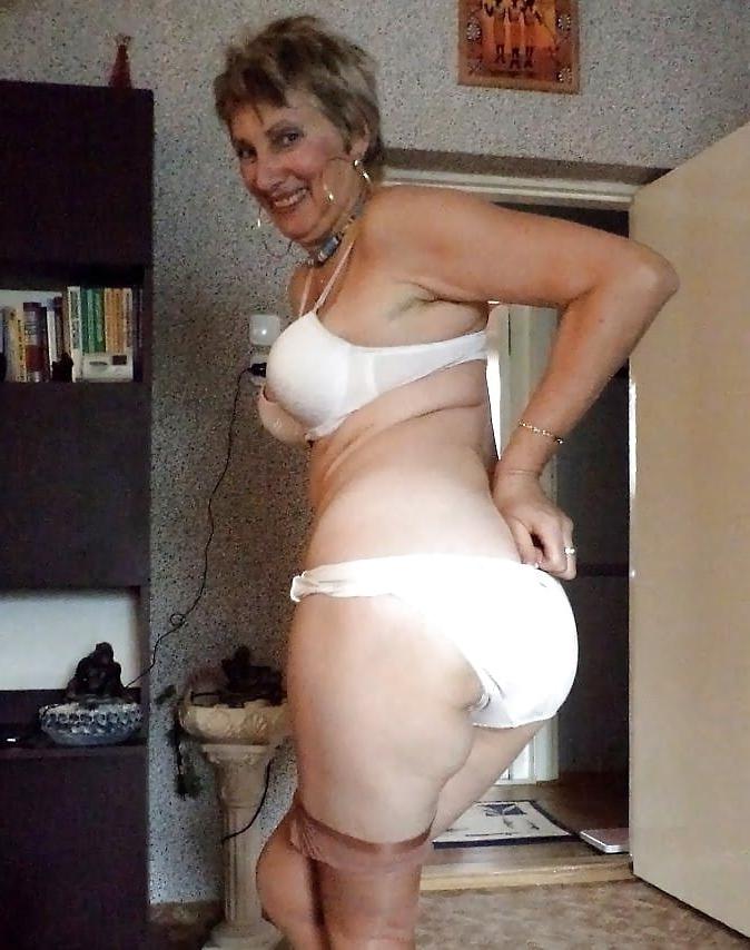 25P Attractive GILF Loves To Wear Pantyhose