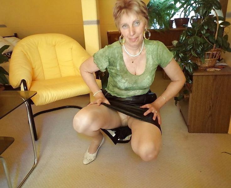 25P Attractive GILF Loves To Wear Pantyhose