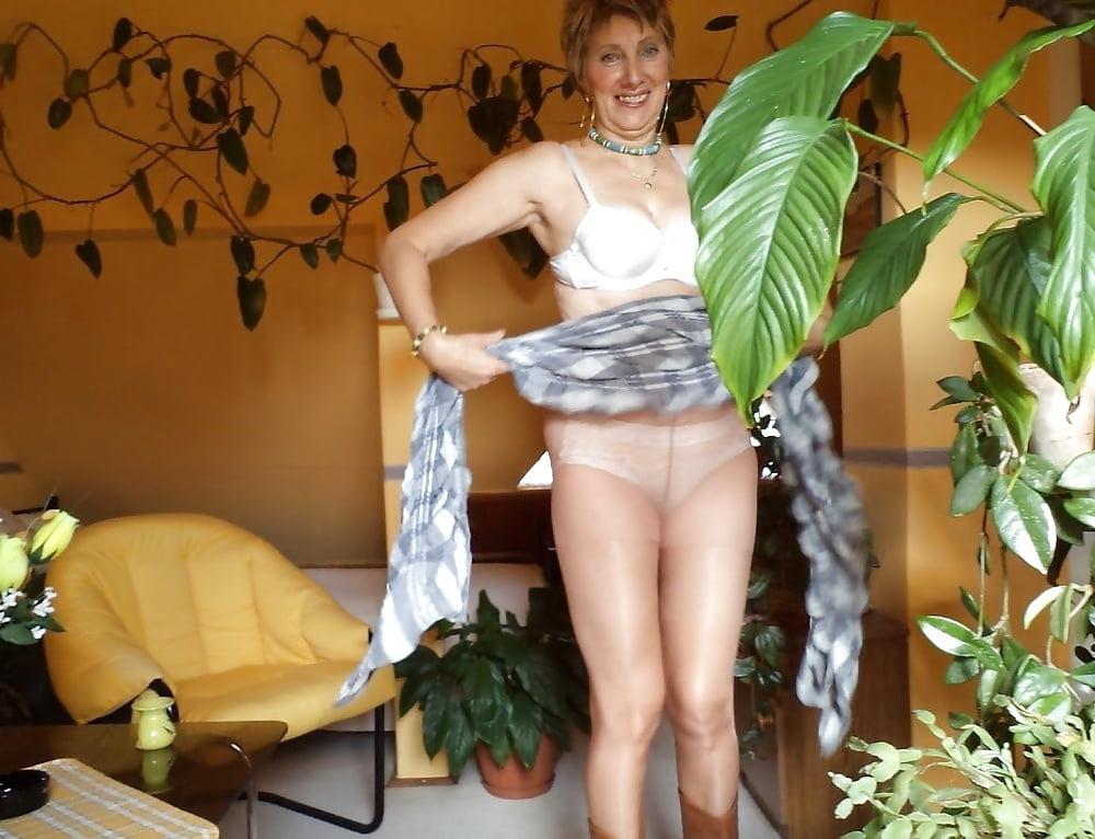 25P Attractive GILF Loves To Wear Pantyhose