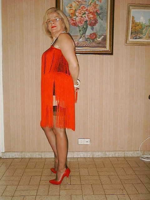 25P Sexy mature in fully fashioned nylons stockings