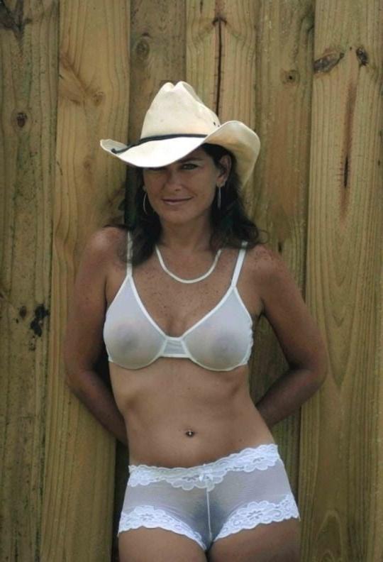 25P Women Wearing Hats 2