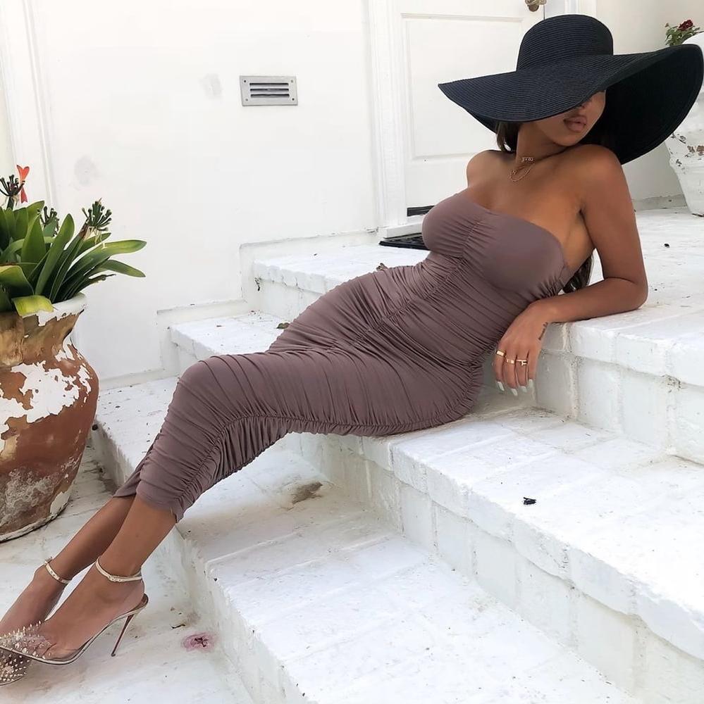 25P Women Wearing Hats 2